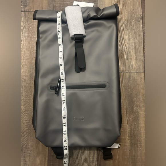 RAINS Rolltop Rucksack Army Metallic Grey Waterproof Backpack Unisex NWT - Picture 7 of 8